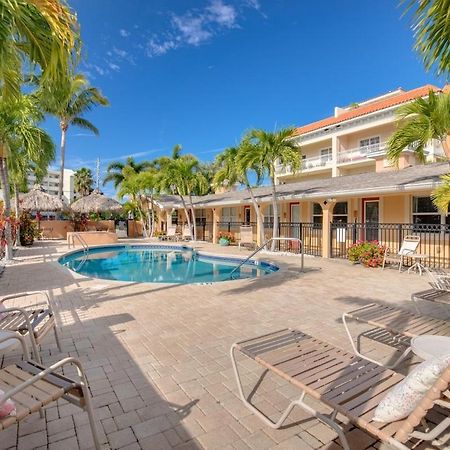 Enjoy The Pool While Being Steps From Beach And Restaurants! - Coconut Villa'S Suite 6 St. Pete Beach Kültér fotó