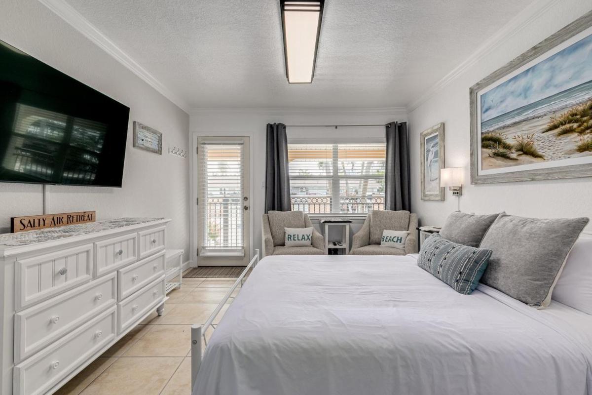 Enjoy The Pool While Being Steps From Beach And Restaurants! - Coconut Villa'S Suite 6 St. Pete Beach Kültér fotó